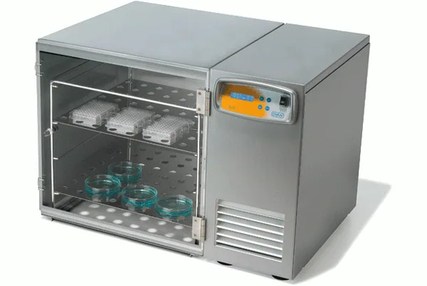 Metalowy inkubator z chłodzeniem Incubator OPAQ C z drzwiami z metakrylanu